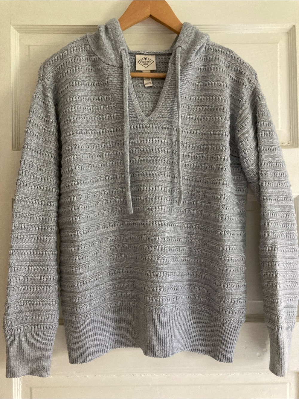 St. John's Bay Light Gray Textured Knit Hooded V- Neck Sweater size M